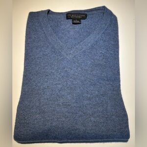 The Men's Store Light Blue V-Neck Sweater, 100% cashmere, like new.